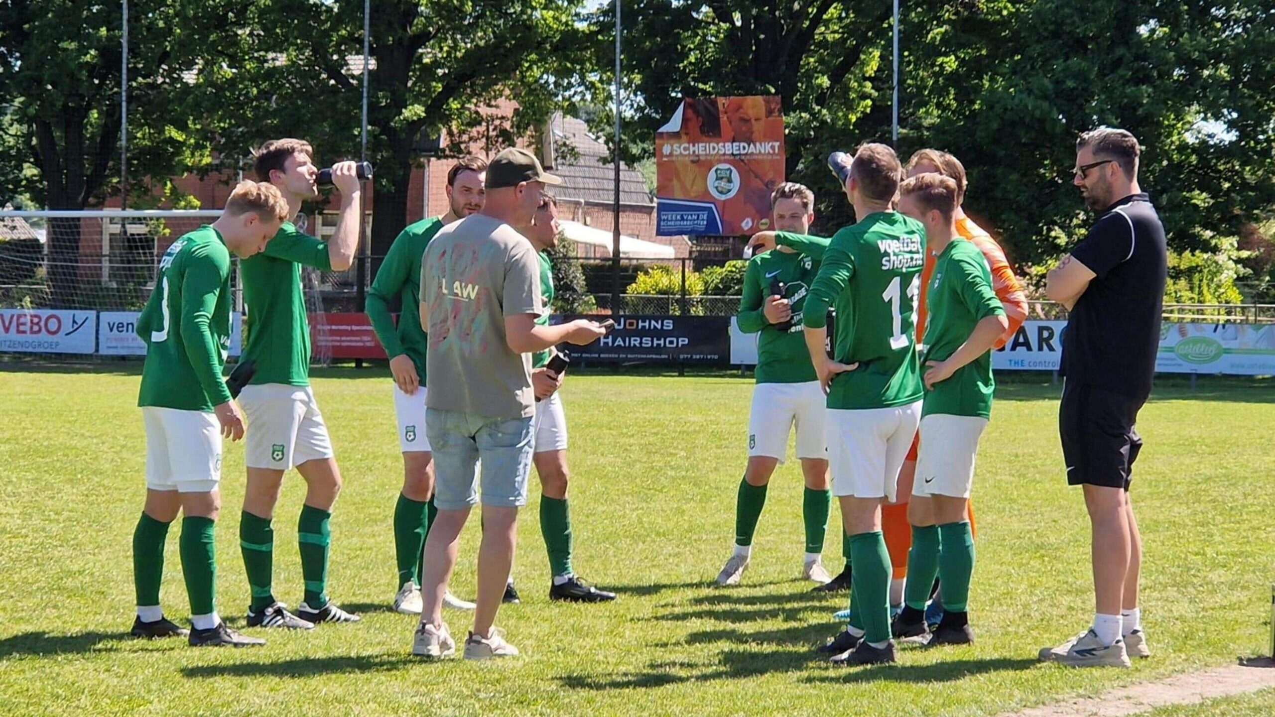 Na klinkende overwinning volgt een verschrikkelijk koude douche voor FCV: ‘Als het collectieft faalt, wordt het lastig’