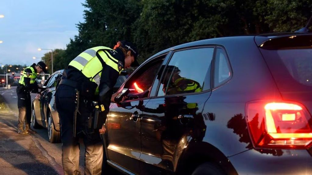 Rijinstructeurs en leerlingen onder invloed bij rijles in Zuid-Holland