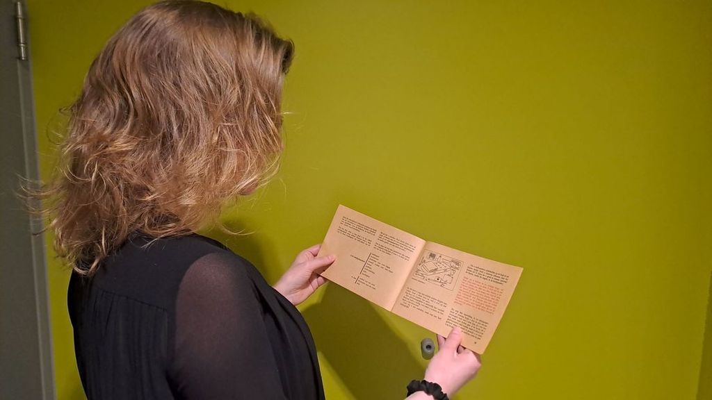 Vrouw vindt noodboekje uit 1961 achter haar meterkast
