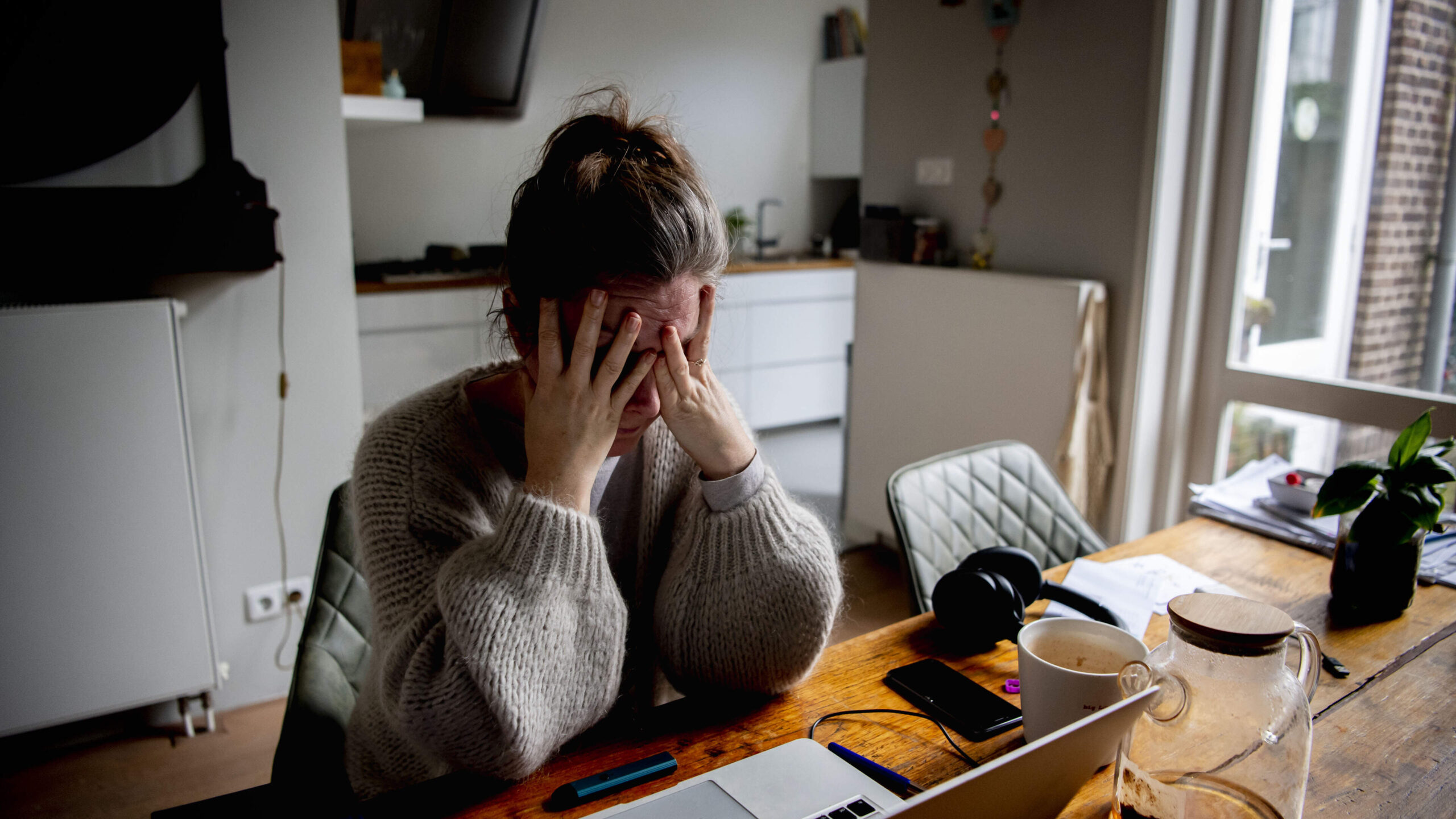 Laten we alsjeblieft ophouden met vrouwen weg te zetten als slachtoffer van hun hormonen